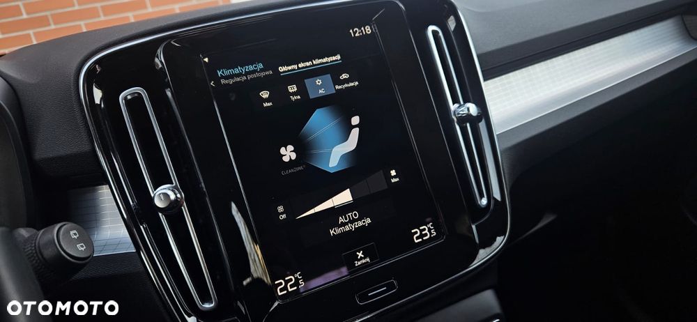 Volvo XC 40 T3 Momentum Pro - 32