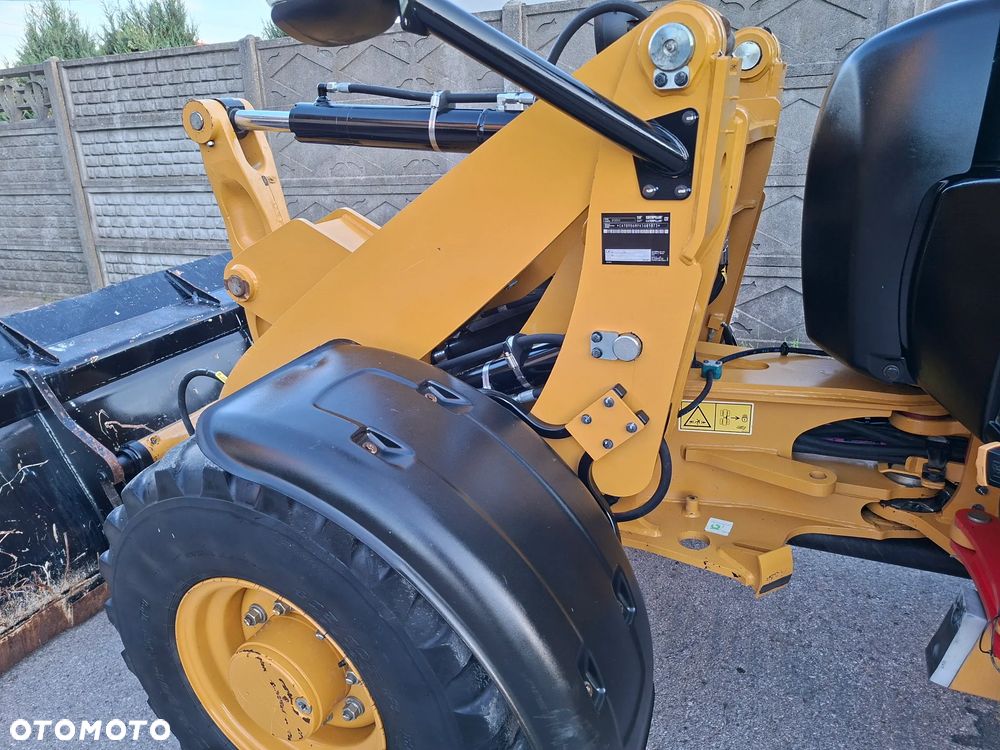 Caterpillar CAT 906 M - 23