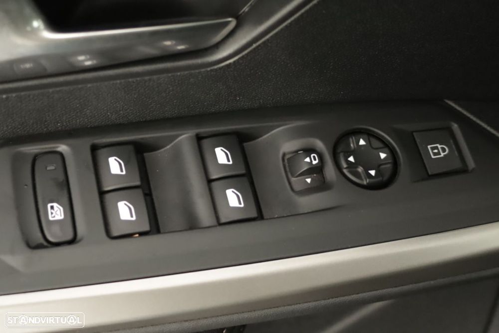 Peugeot 3008 1.2 Hybrid Allure e-DCS6 - 18