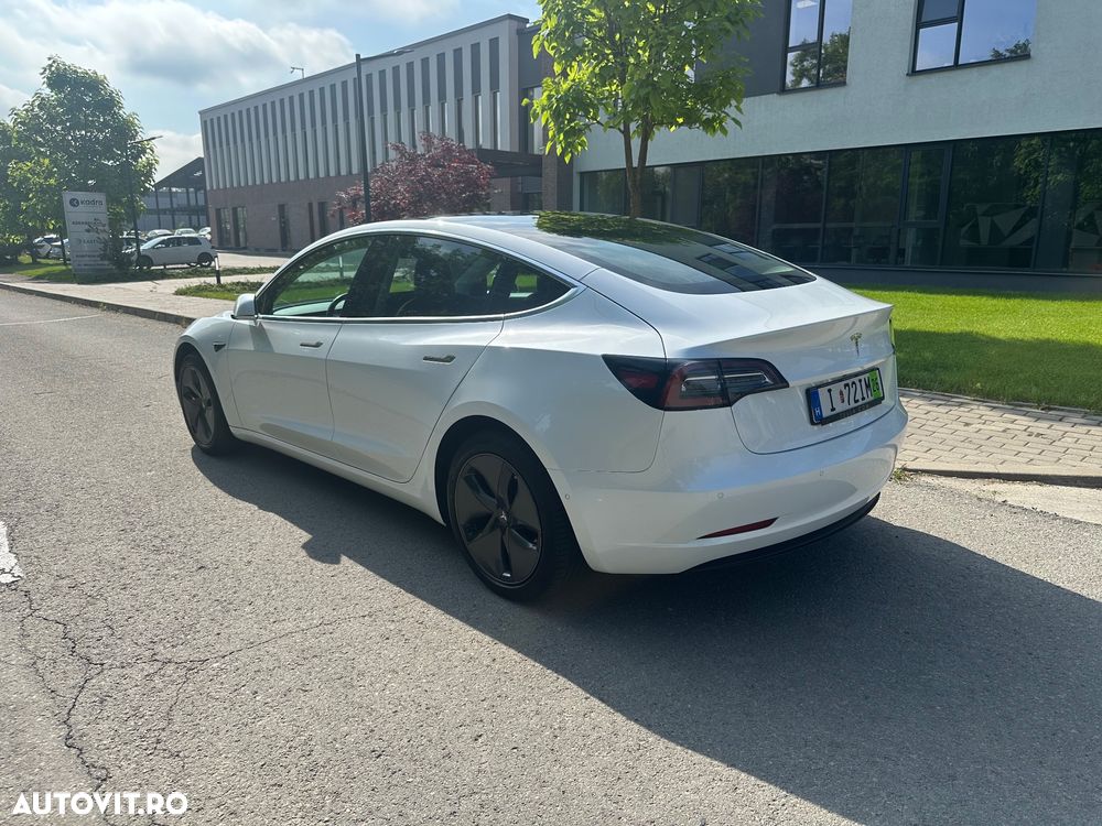 Tesla Model 3 - 4