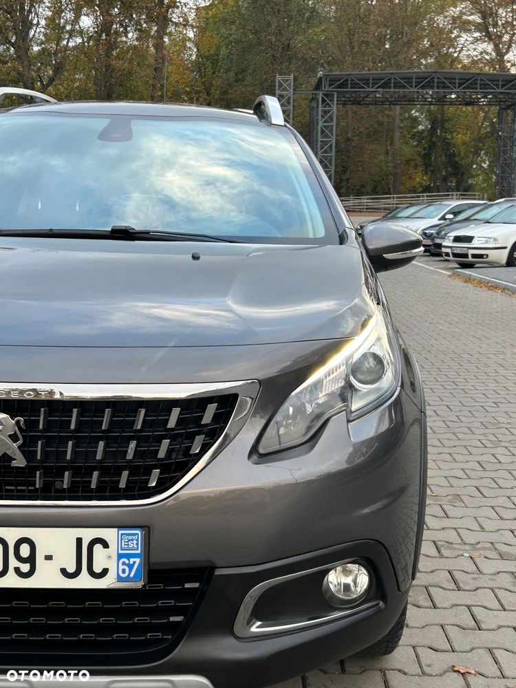 Peugeot 2008 1.2 Pure Tech Allure S&S - 17