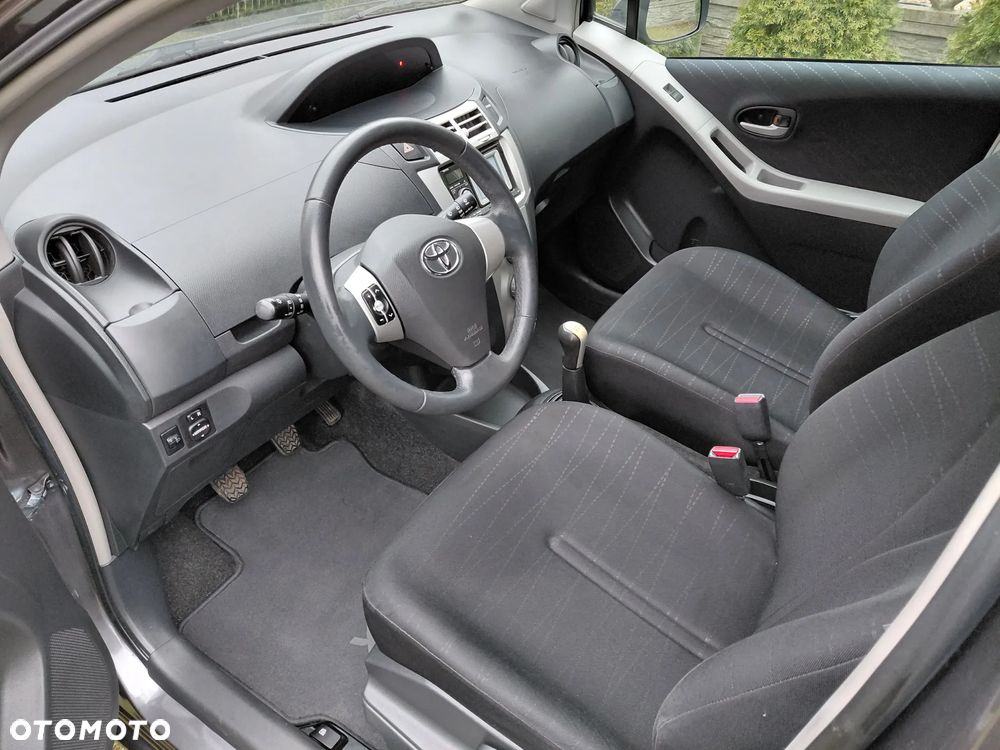 Toyota Yaris 1.3 VVT-i Executive - 16