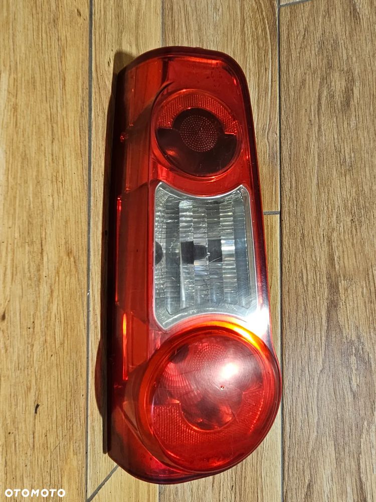 Peugeot Partner II Lampa Prawa Tył - 1