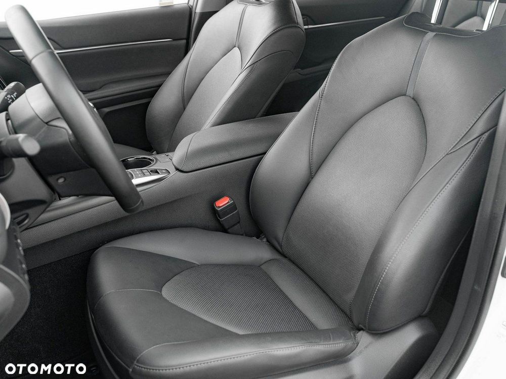 Toyota Camry - 14