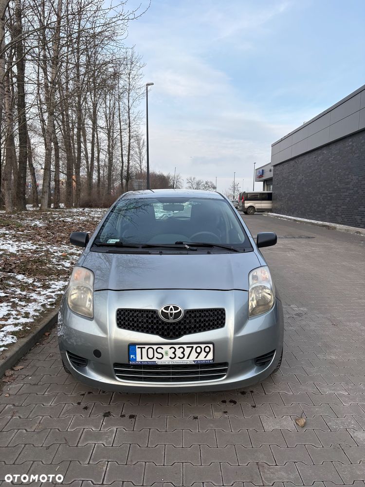 Toyota Yaris 1.0 Luna A/C - 2