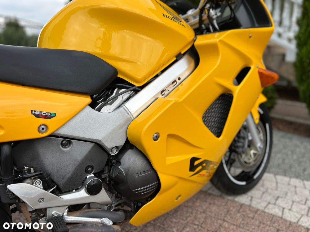Honda VFR - 13