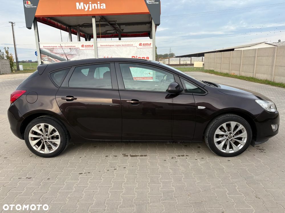 Opel Astra 2012 photo 4