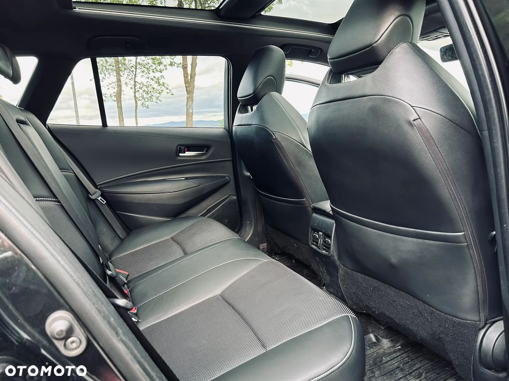 Toyota Corolla 2.0 Hybrid Executive - 31