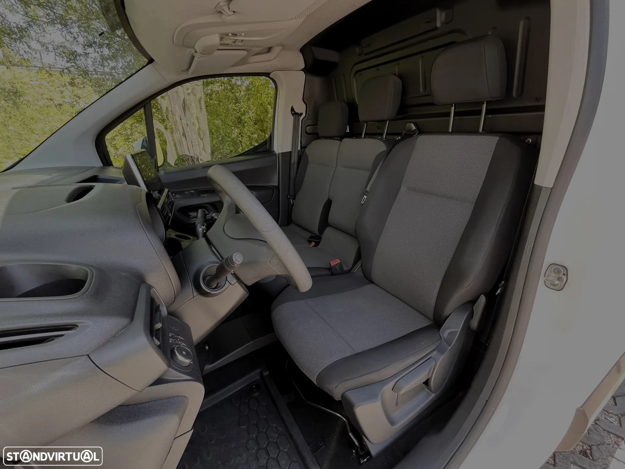 Opel Combo 1.5 CDTI Enjoy 3 lug. Ecrã táctil - 17