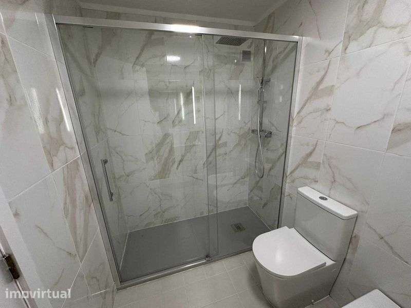 Arrenda-se T2 remodelado c/ garagem Sra da Hora junto ao metro - Grande imagem: 3/10