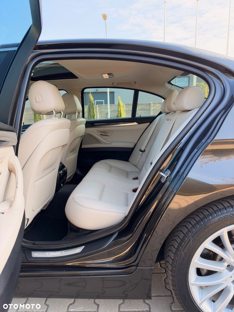 BMW Seria 5 530d xDrive Luxury Line - 28