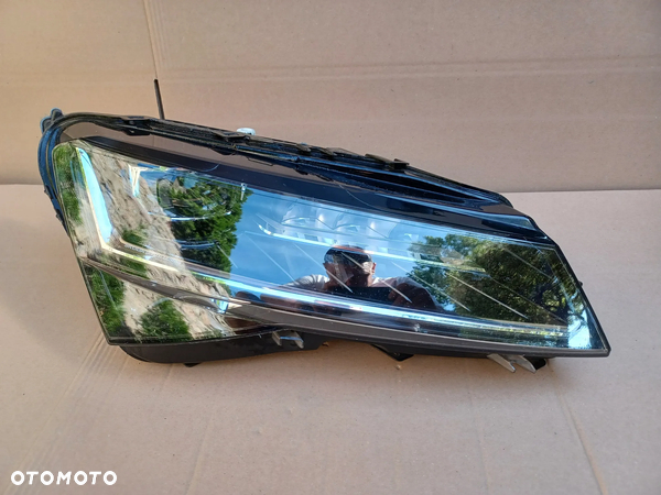 Full Led przedni prawy Skoda SuperB III 3 lift lampa 3V1