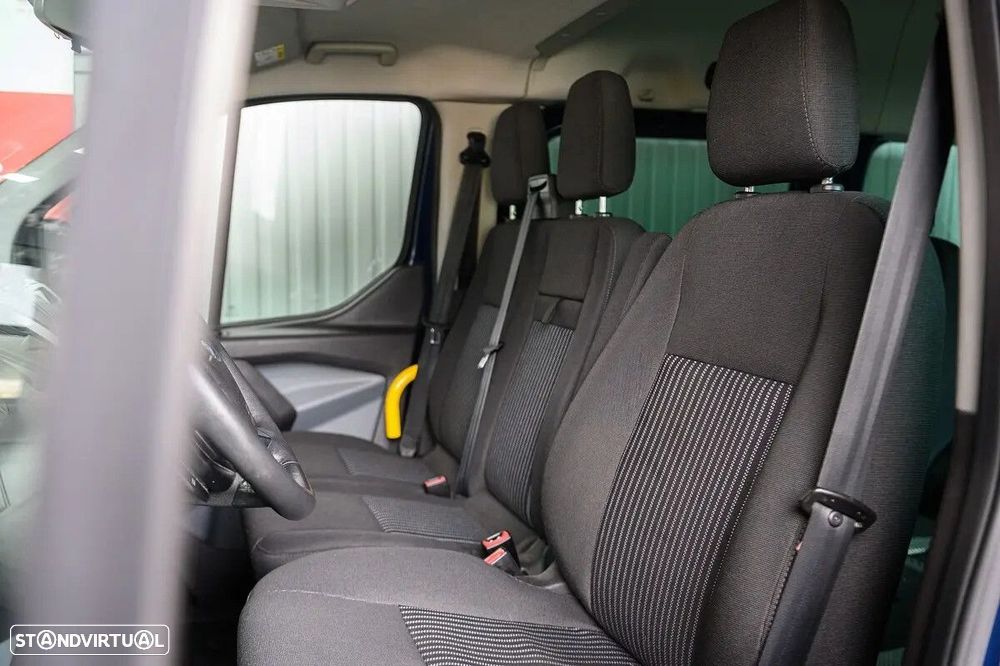 Ford Transit Custom Adaptada p/ 3 cadeiras de rodas - 29