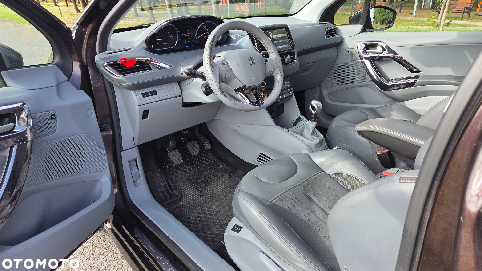 Peugeot 208 1.6 THP Allure - 8