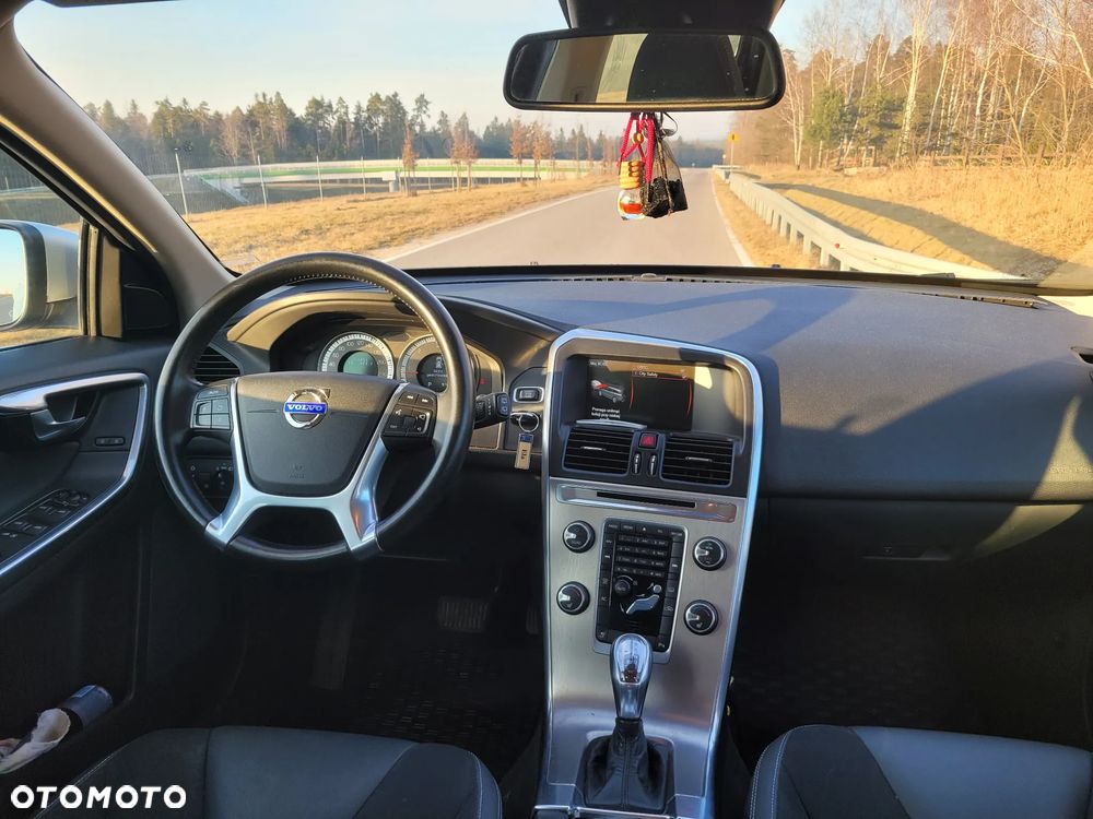 Volvo XC 60 D4 Geartronic Momentum - 11