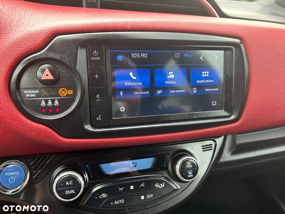 Toyota Yaris Hybrid 100 Selection Platinum - 16