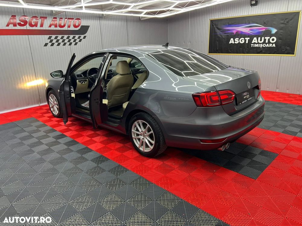 Volkswagen Jetta - 16