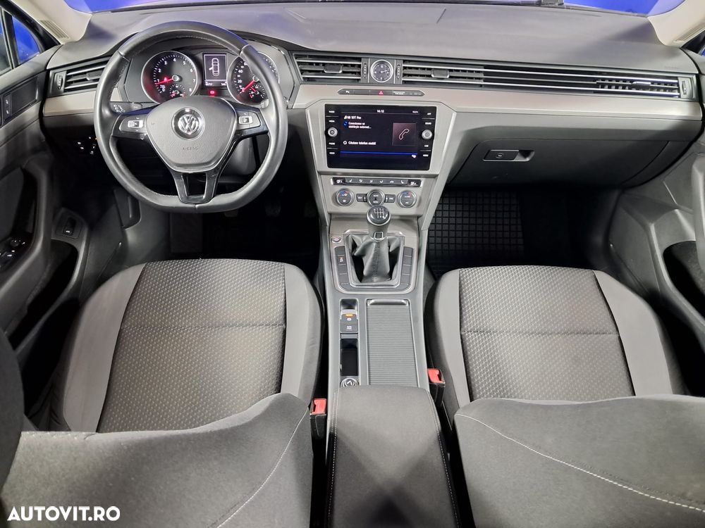 Volkswagen Passat - 12