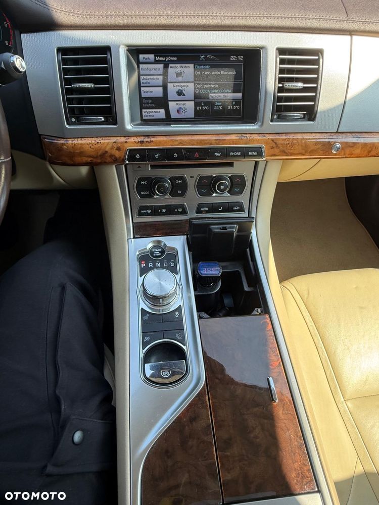 Jaguar XF 3.0 V6 D Luxury - 2