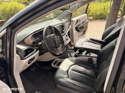 Chrysler Pacifica - 11