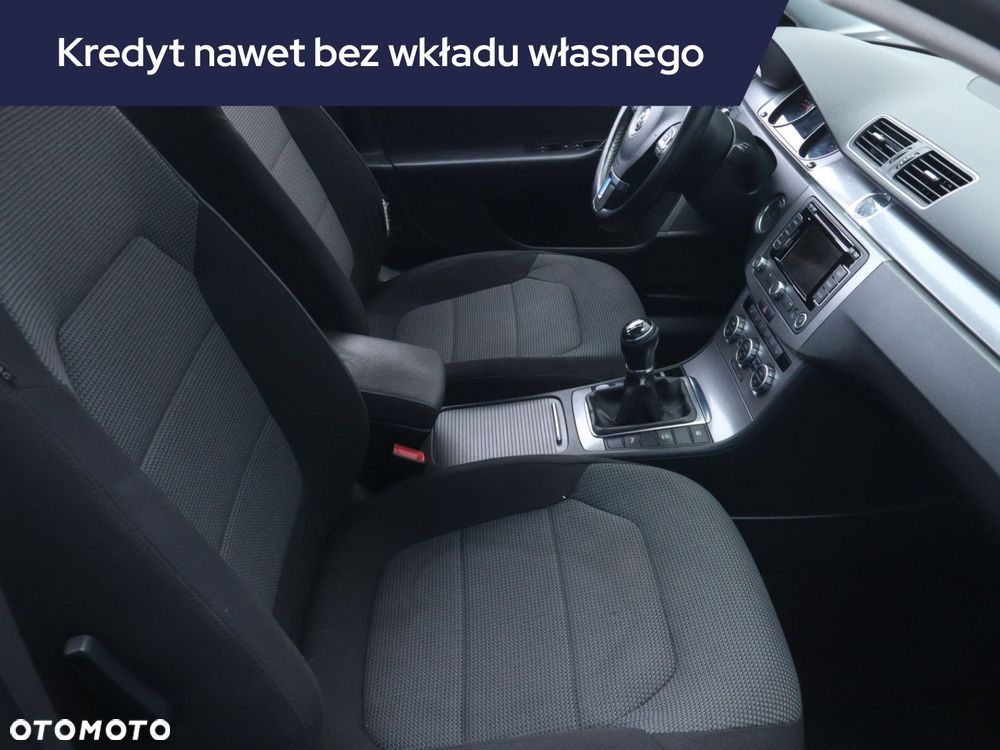 Volkswagen Passat - 11
