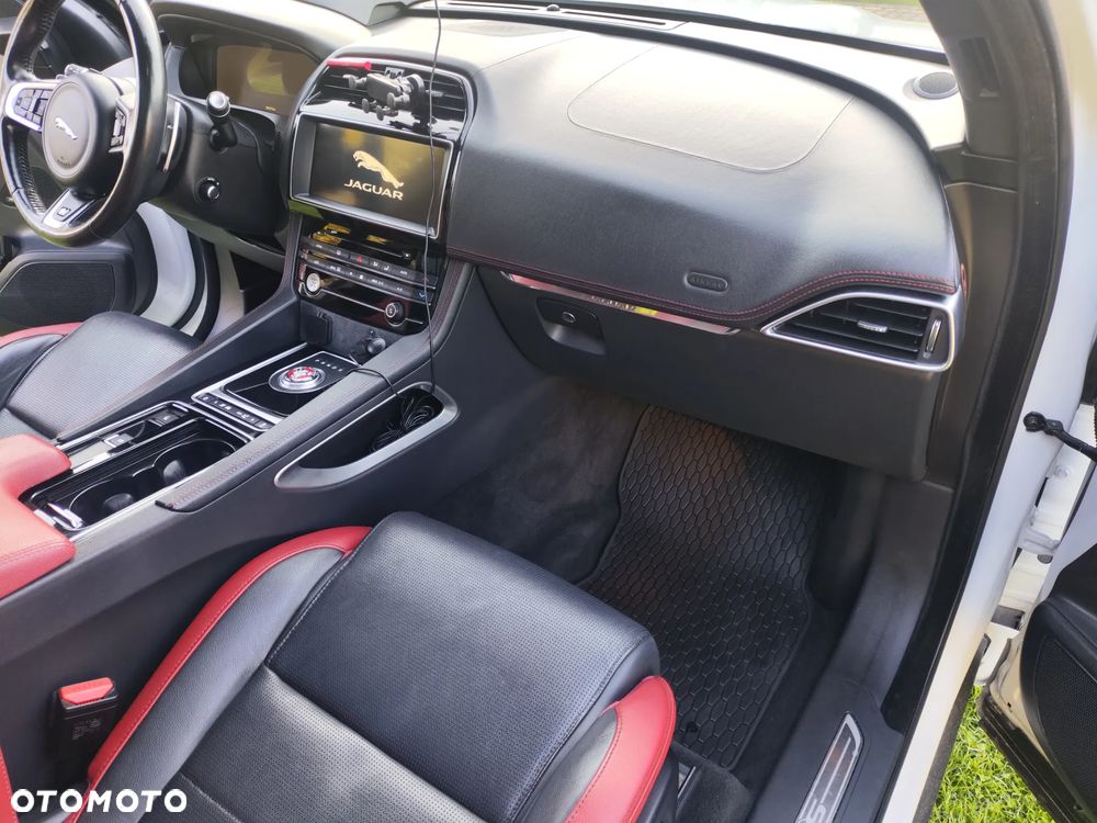 Jaguar F-Pace 3.0 V6 AWD S - 12