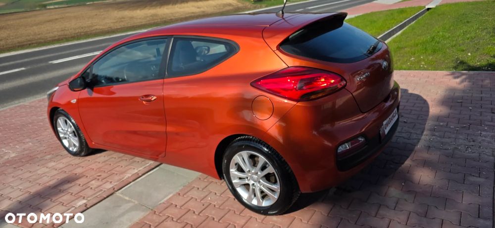 Kia Ceed - 12
