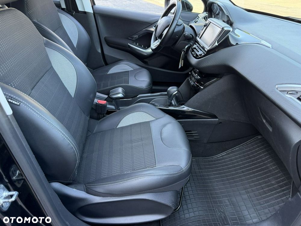 Peugeot 2008 1.2 Pure Tech GPF Active S&S EAT6 - 32