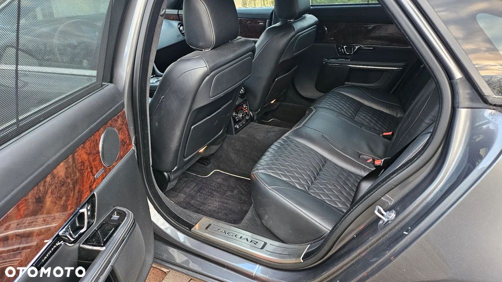 Jaguar XJ 3.0 T AWD LWB Premium Luxury - 17