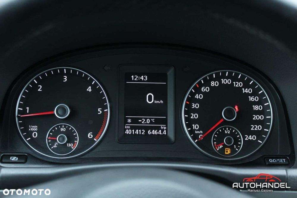 Volkswagen Touran - 12