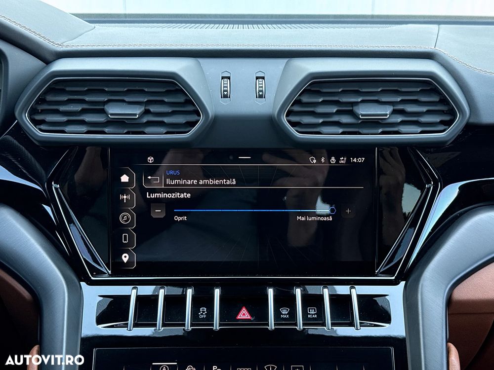 Lamborghini URUS Standard - 17