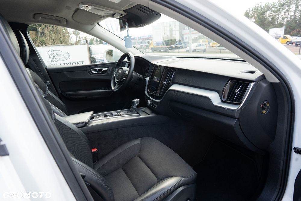 Volvo XC 60 D4 AWD Geartronic Momentum - 24