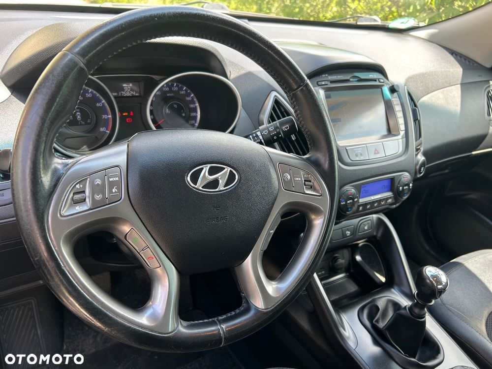 Hyundai ix35 1.6 2WD Fifa World Cup Edition - 24