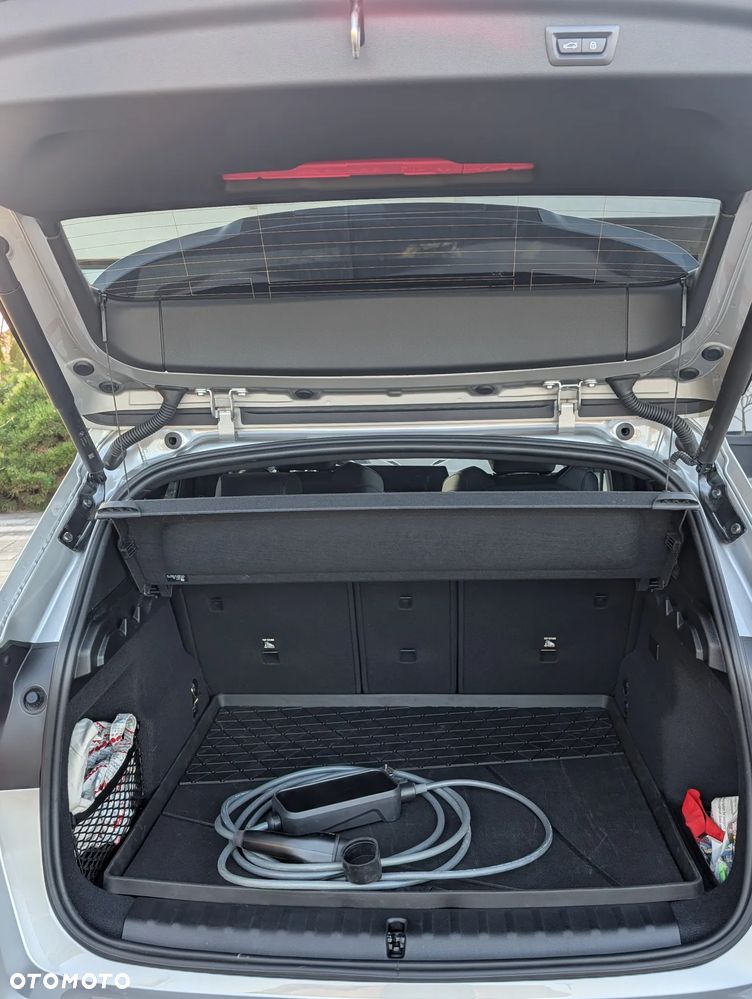 BMW iX1 xDrive30 66.5kWh M Sport - 12