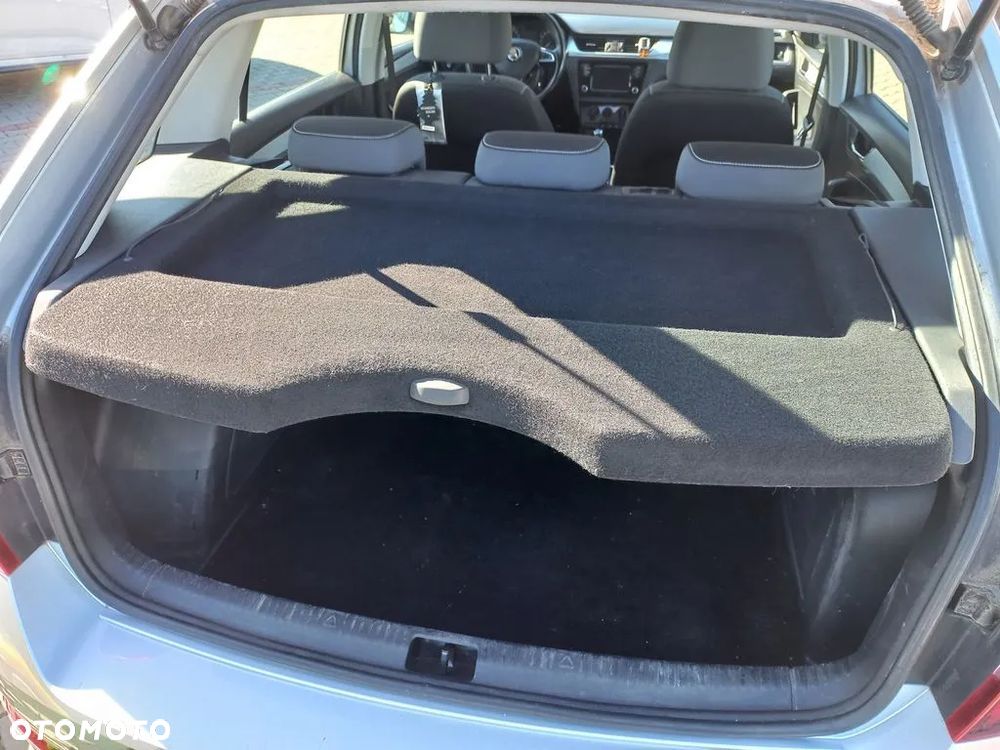 Skoda RAPID 1.6 TDI DPF Ambition - 9