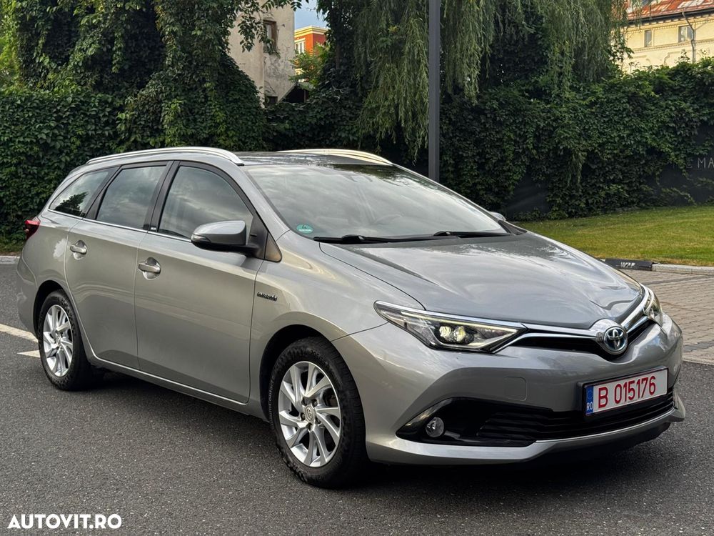 Toyota Auris 1.8 L VVT-i Luna - 1