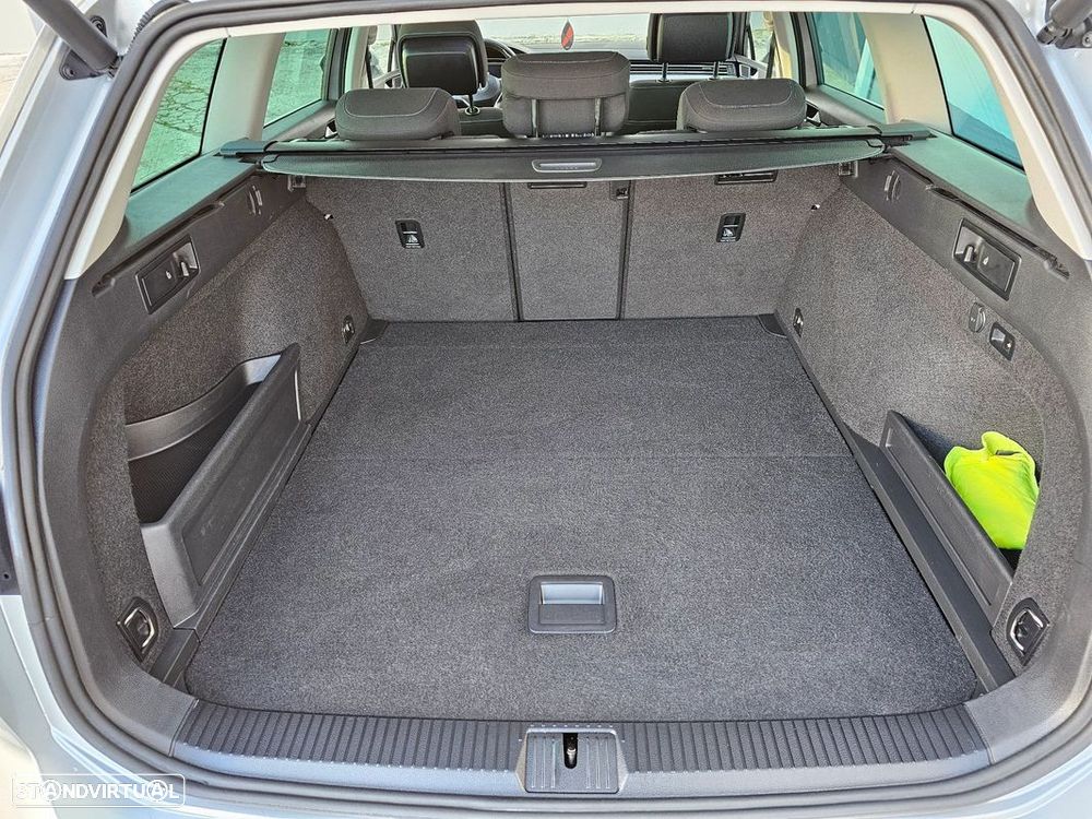 VW Passat Variant - 17