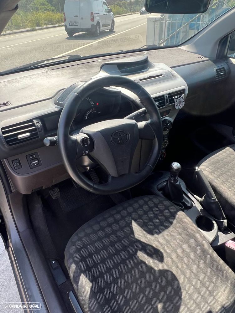 Toyota iQ 1.0 VVT-i - 8