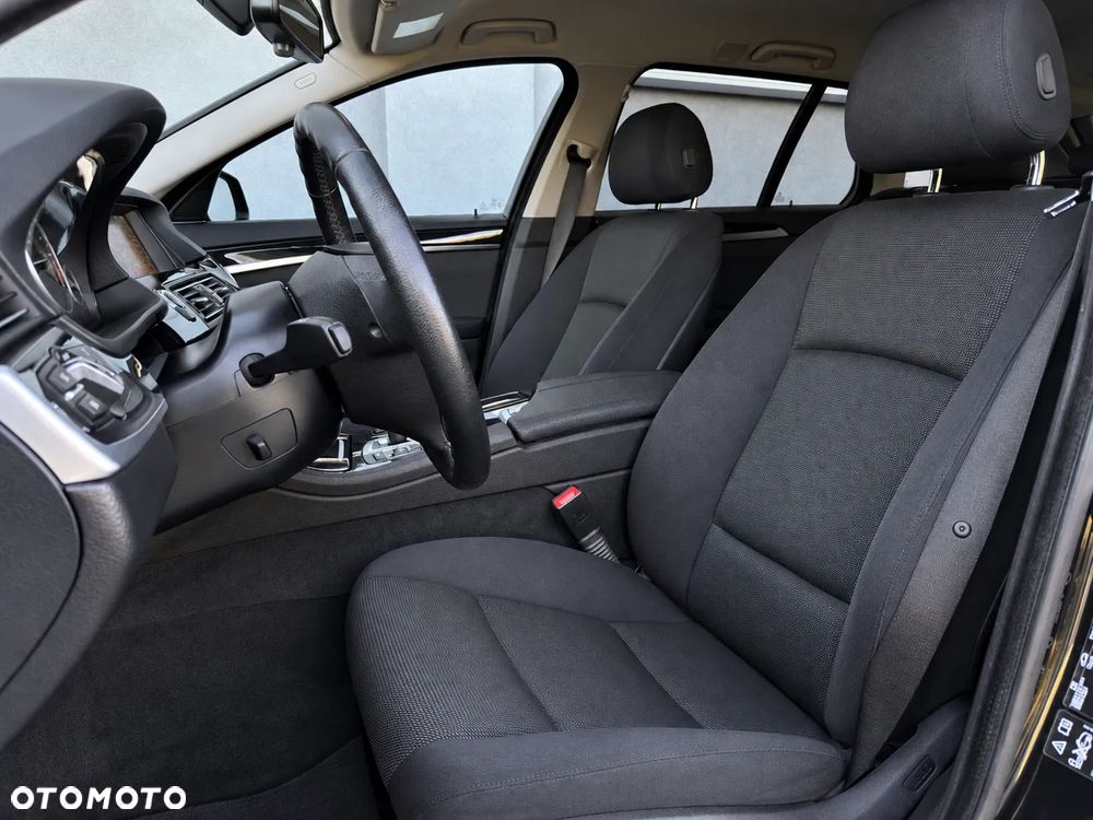 BMW Seria 5 525d xDrive - 11