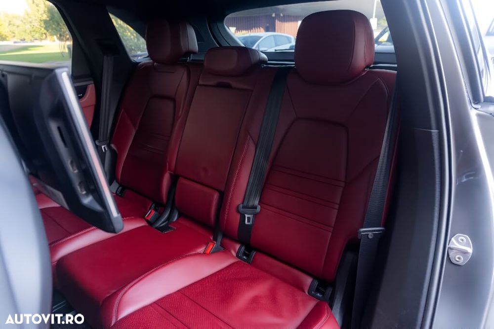 Porsche Cayenne - 34