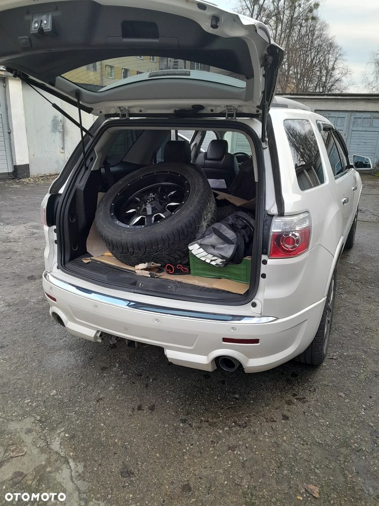 GMC Acadia - 15