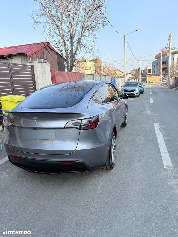 Tesla Model Y - 3
