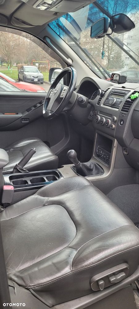 Nissan Pathfinder 2.5 D LE - 15