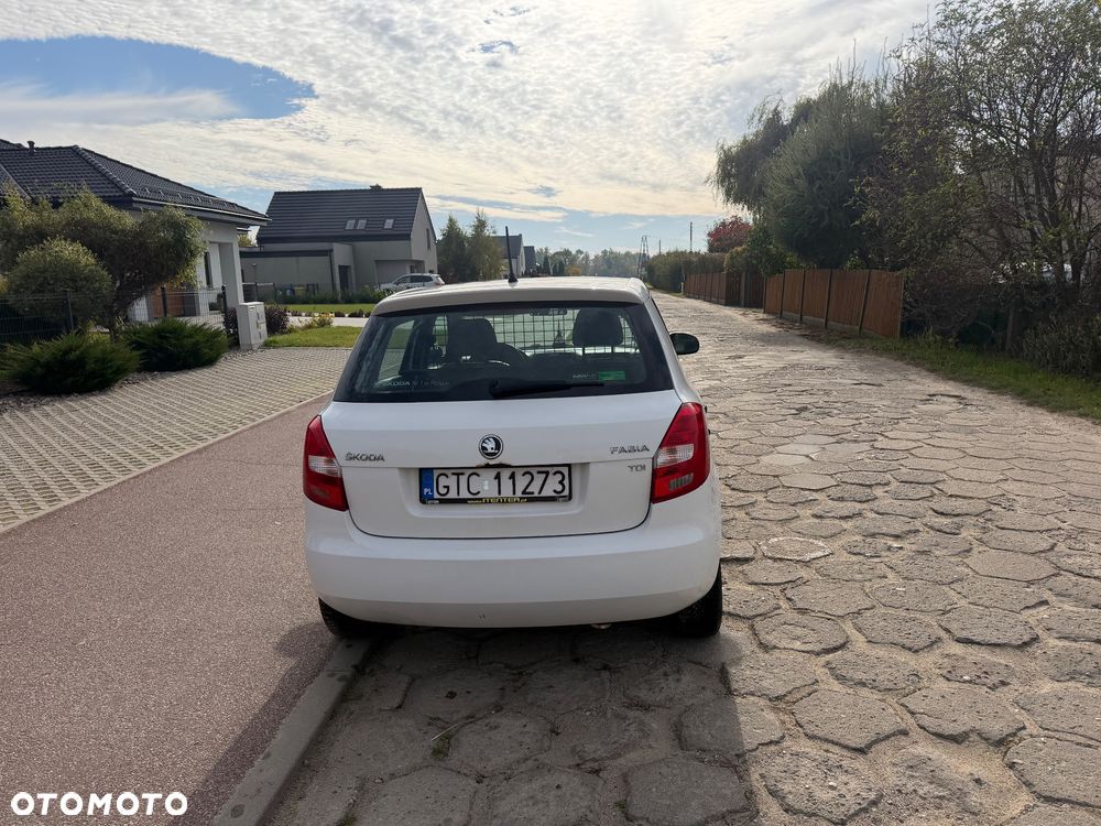 Skoda Fabia 2013 photo 4