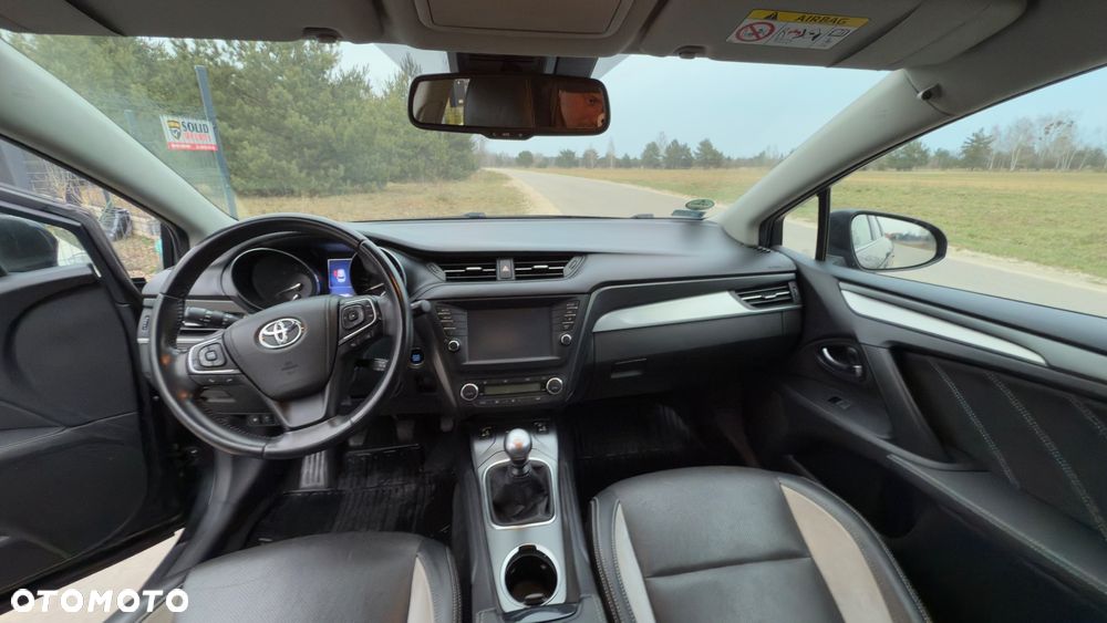 Toyota Avensis 2.0 D-4D Prestige - 5