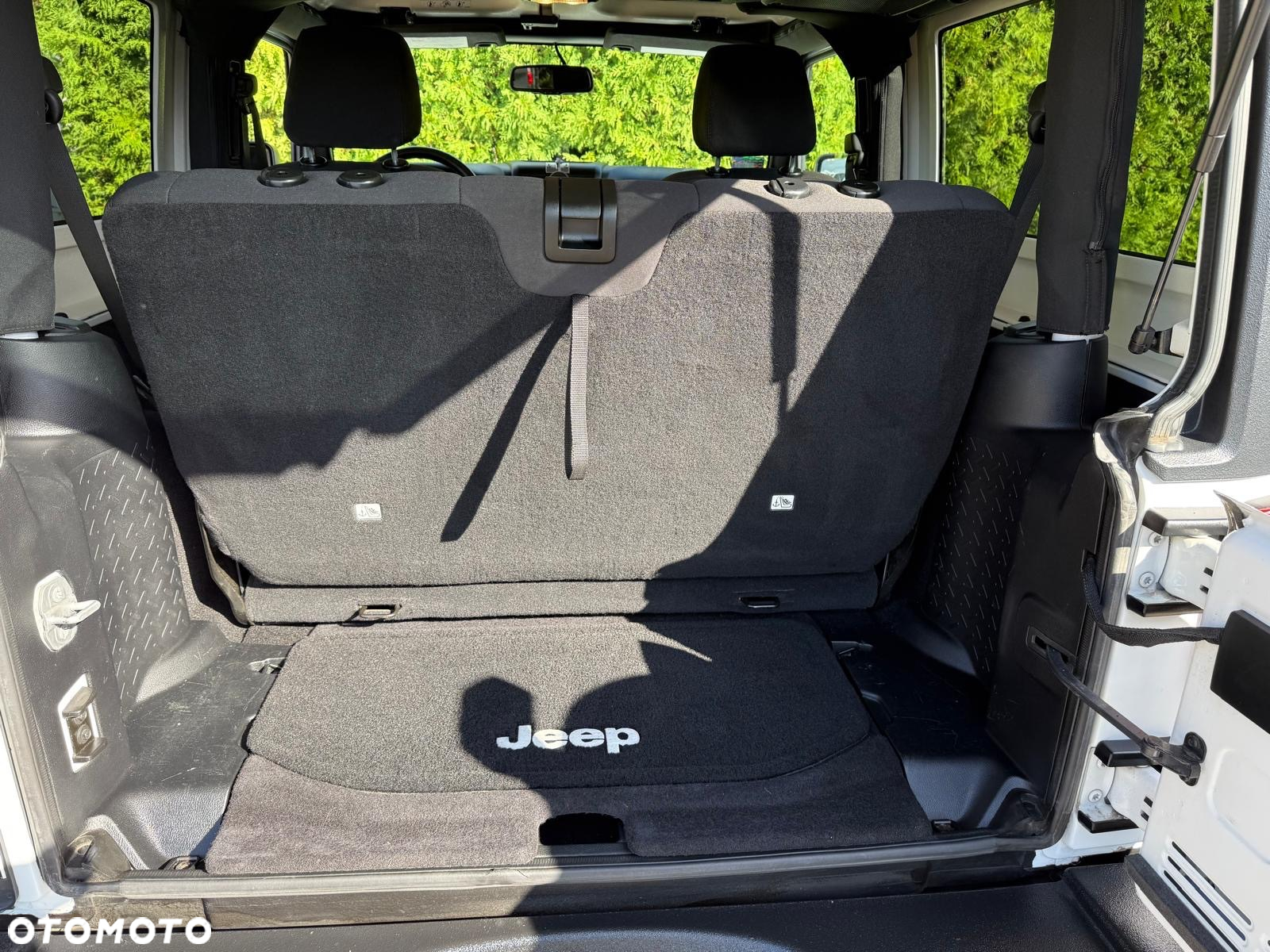 Jeep Wrangler - 8