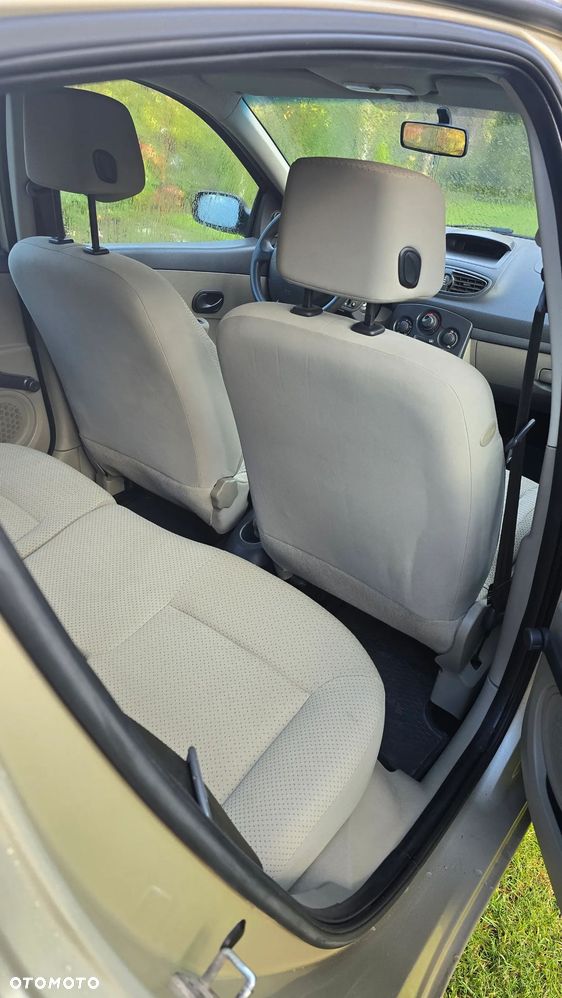 Renault Clio - 6