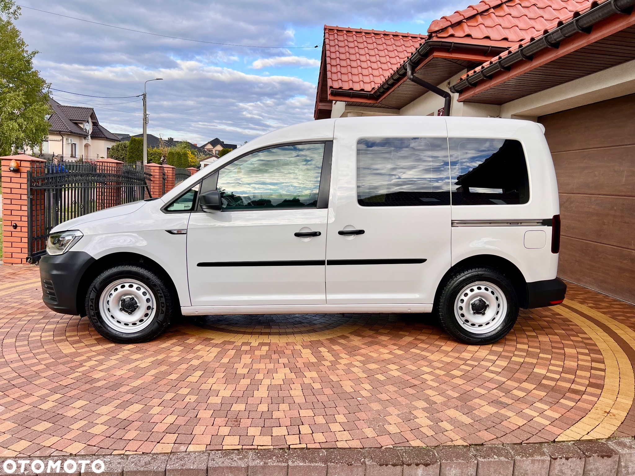 Volkswagen Caddy 2.0 TDI Comfortline - 24
