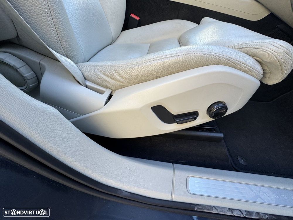 Volvo XC 60 2.0 T8 PHEV Inscription AWD - 25