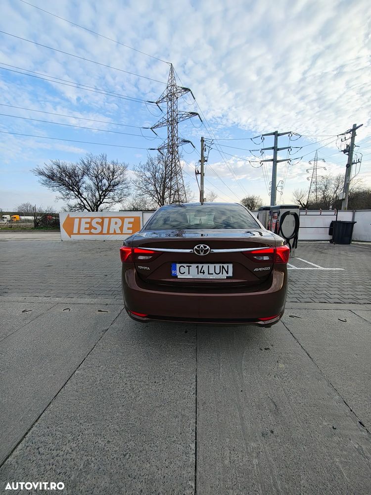 Toyota Avensis 2.0 D-4D Executive Terracotta - 26